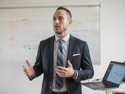 How to prepare a 10-minute investor demo that proves traction: a founder's checklist